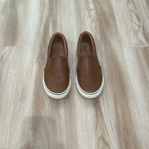 Cat & Jack boys size 1 brown slip on shoes